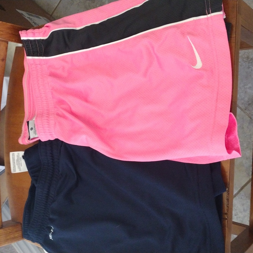 2 pair Women's Nike XL dri-fit shorts, used good condition